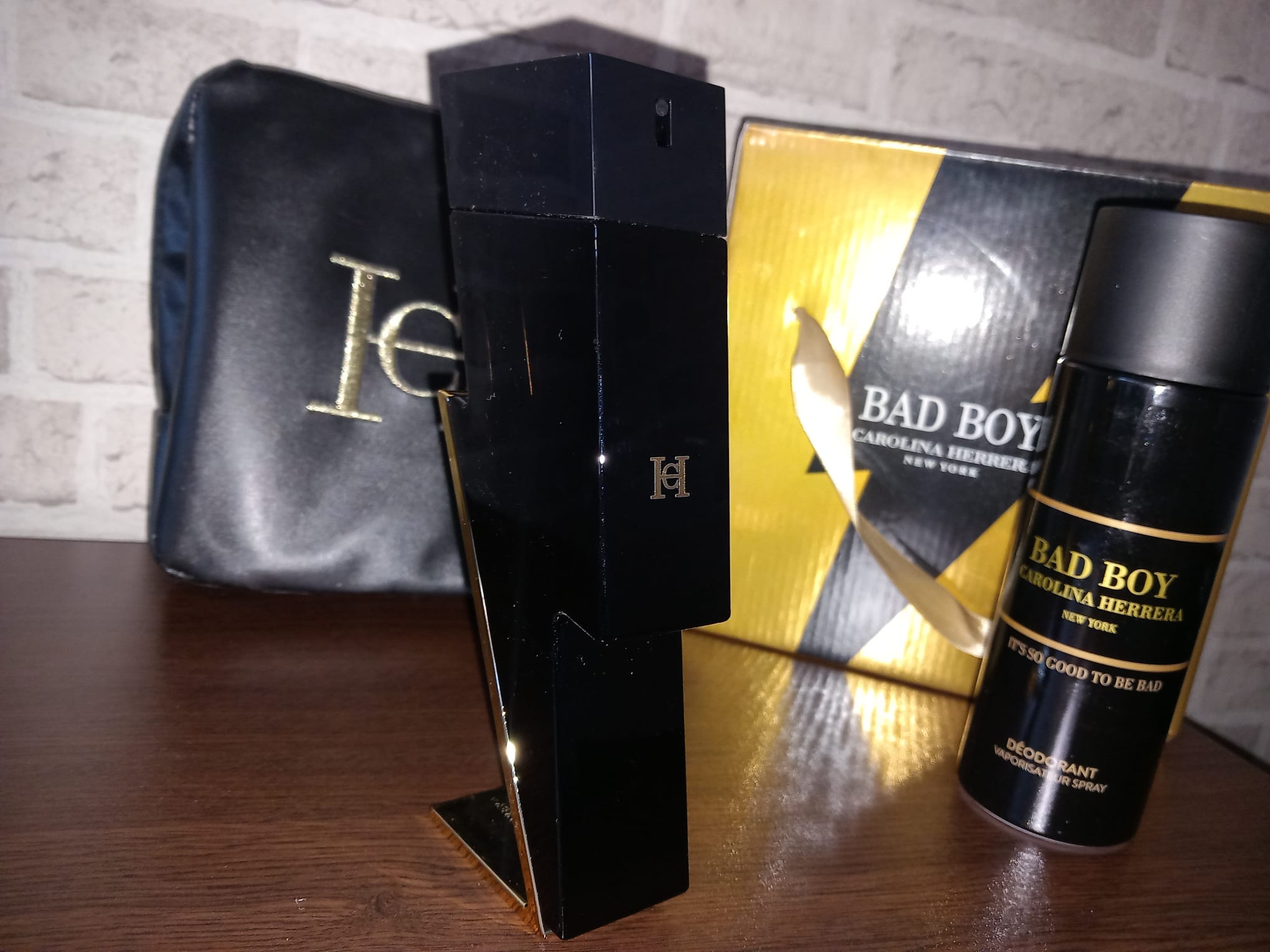 Мъжки Подаръчен Комплект – Carolina Herrera Bad Boy Eau de Toilette 100ml